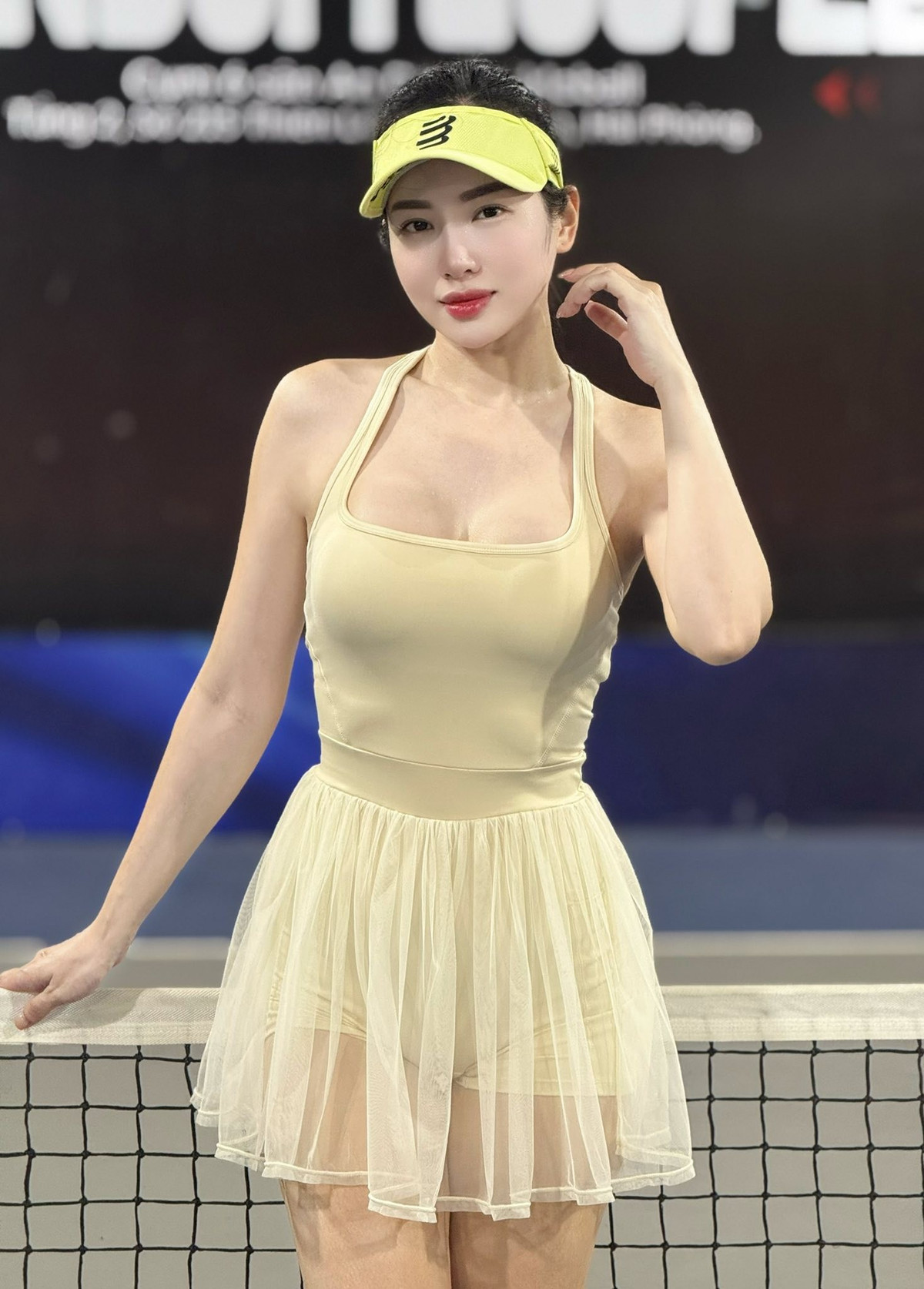 Thời gian gần đây, ngoài chạy bộ, Loan Barbie thể hiện niềm đam mê với bộ môn pickleball. (Ảnh: FBNV)