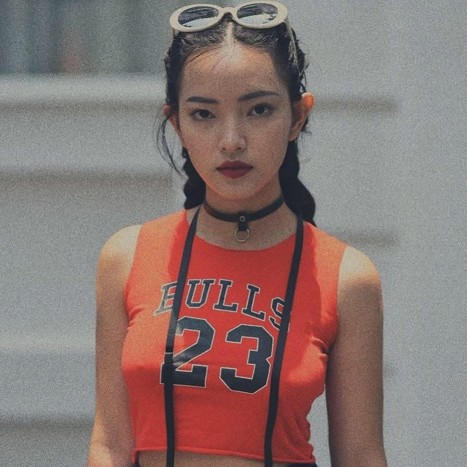 Bên cạnh đó, khi nhìn lại tủ đồ của Châu Bùi 10 năm trước, nhiều người phải ngả mũ thán phục trước khả năng đón đầu xu hướng của cô. (Ảnh: IGNV)