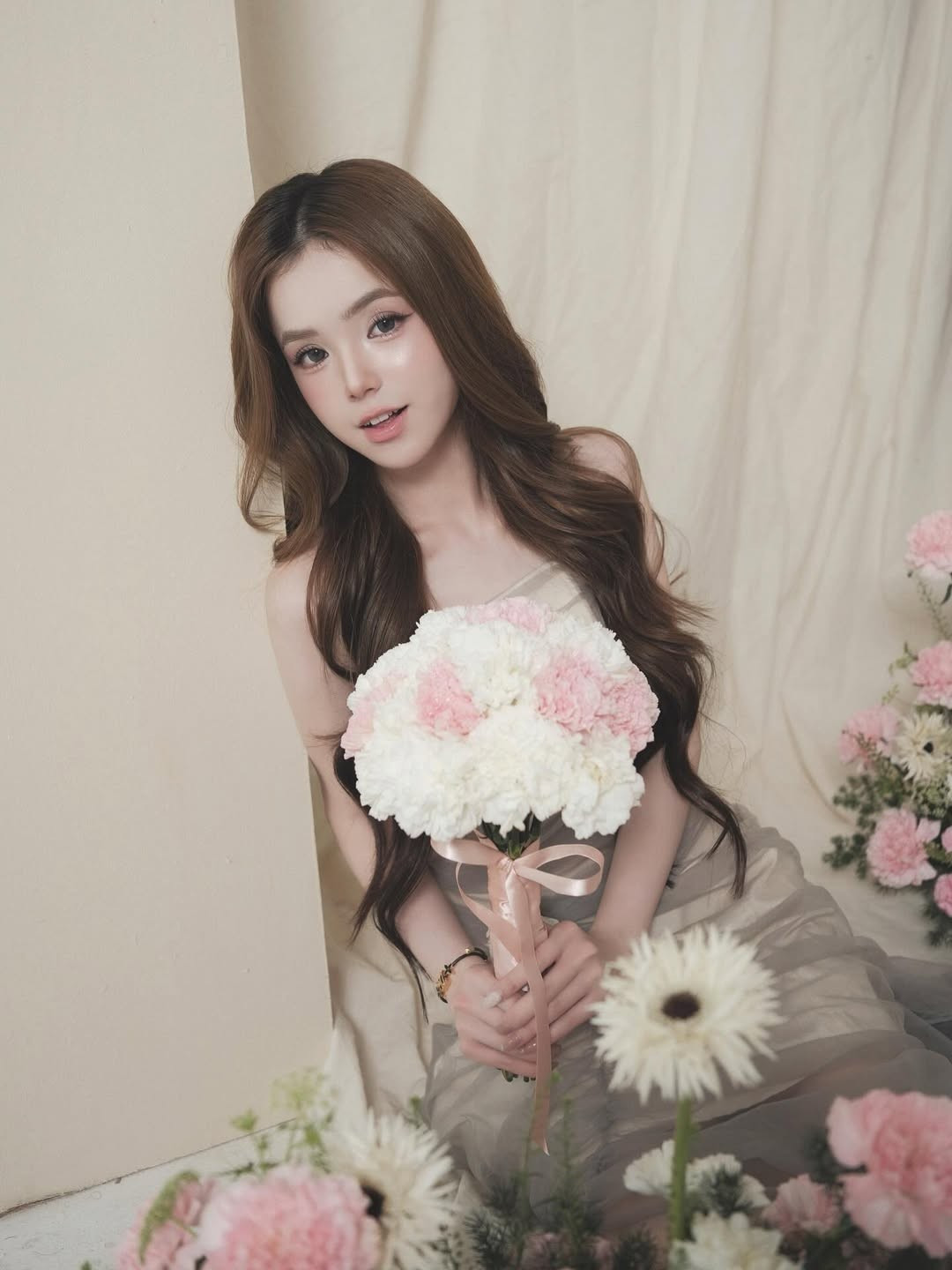 Không còn là cô bé "kẹo ngọt" nổi đình đám trên ứng dụng Muvik năm nào, Lê Gia Linh (nickname Meo Xinh) vừa khiến cộng đồng mạng một phen xôn xao khi tung bộ ảnh mới với nhan sắc thăng hạng vượt bậc. (Ảnh: IGNV)