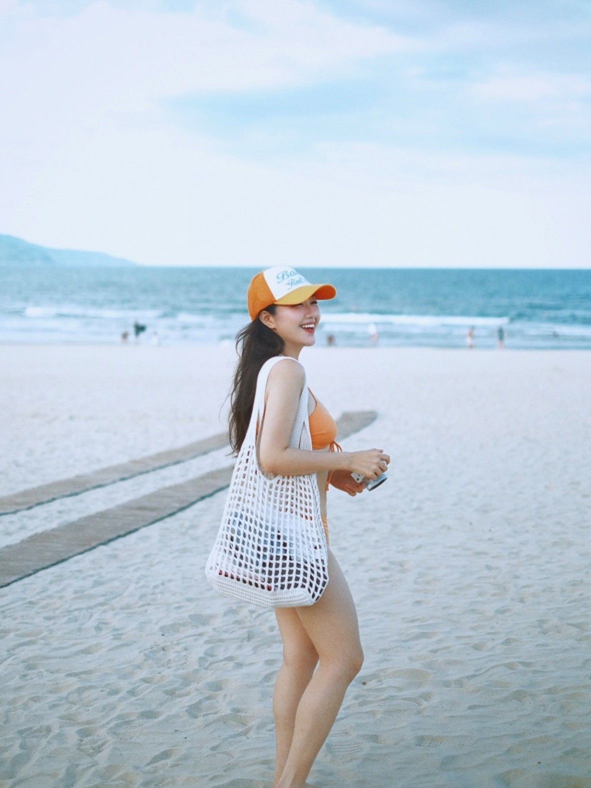 Theo đuổi phong cách thời trang thanh lịch và khá kín đáo, loạt ảnh diện bikini "tạm biệt mùa hè" mới đây của cô nàng đã thu hút sự chú ý của netizen. (Ảnh: FBNV)