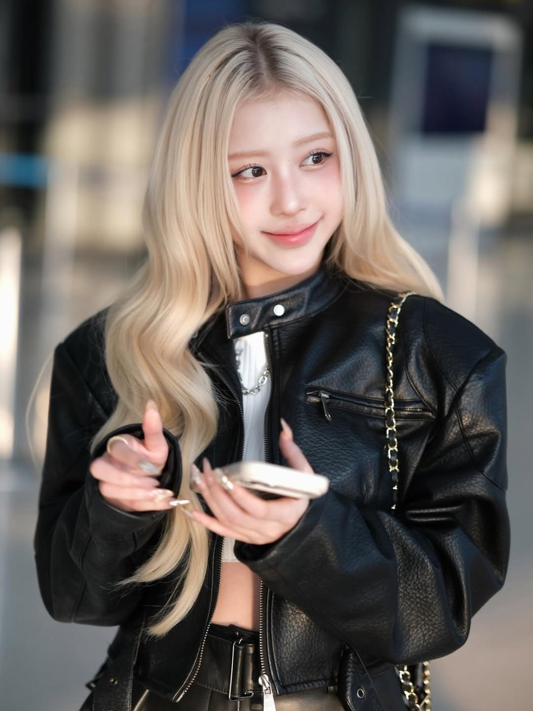 Trang phục và thần thái chính là chìa khóa để bộ ảnh "trạm tỷ" thành công. Xuất hiện với set đồ cực cool ngầu, cô nàng Huyền Diệu khiến người đối diện cảm giác như một idol thực thụ. (Ảnh: IGNV)