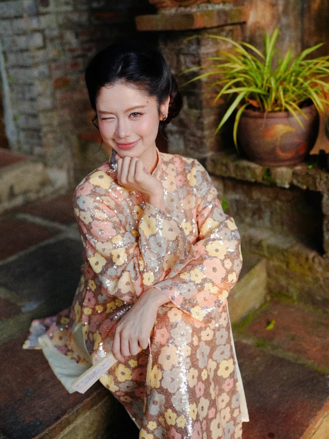 Hàn Hằng không còn là cái tên xa lạ với giới trẻ Việt. Cô từng là hiện tượng mạng đình đám giai đoạn 2017 - 2019 với biệt danh "hot girl tạp hóa" nhờ sở hữu gương mặt sắc sảo cùng vóc dáng nóng bỏng. (Ảnh: IGNV)