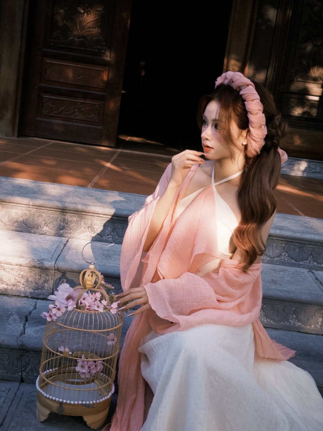 Bộ ảnh không chỉ là món quà dành tặng người hâm mộ mà còn là lời khẳng định về nhan sắc ngày càng thăng hạng của "hot girl quân sự" năm nào. (Ảnh: IGNV)