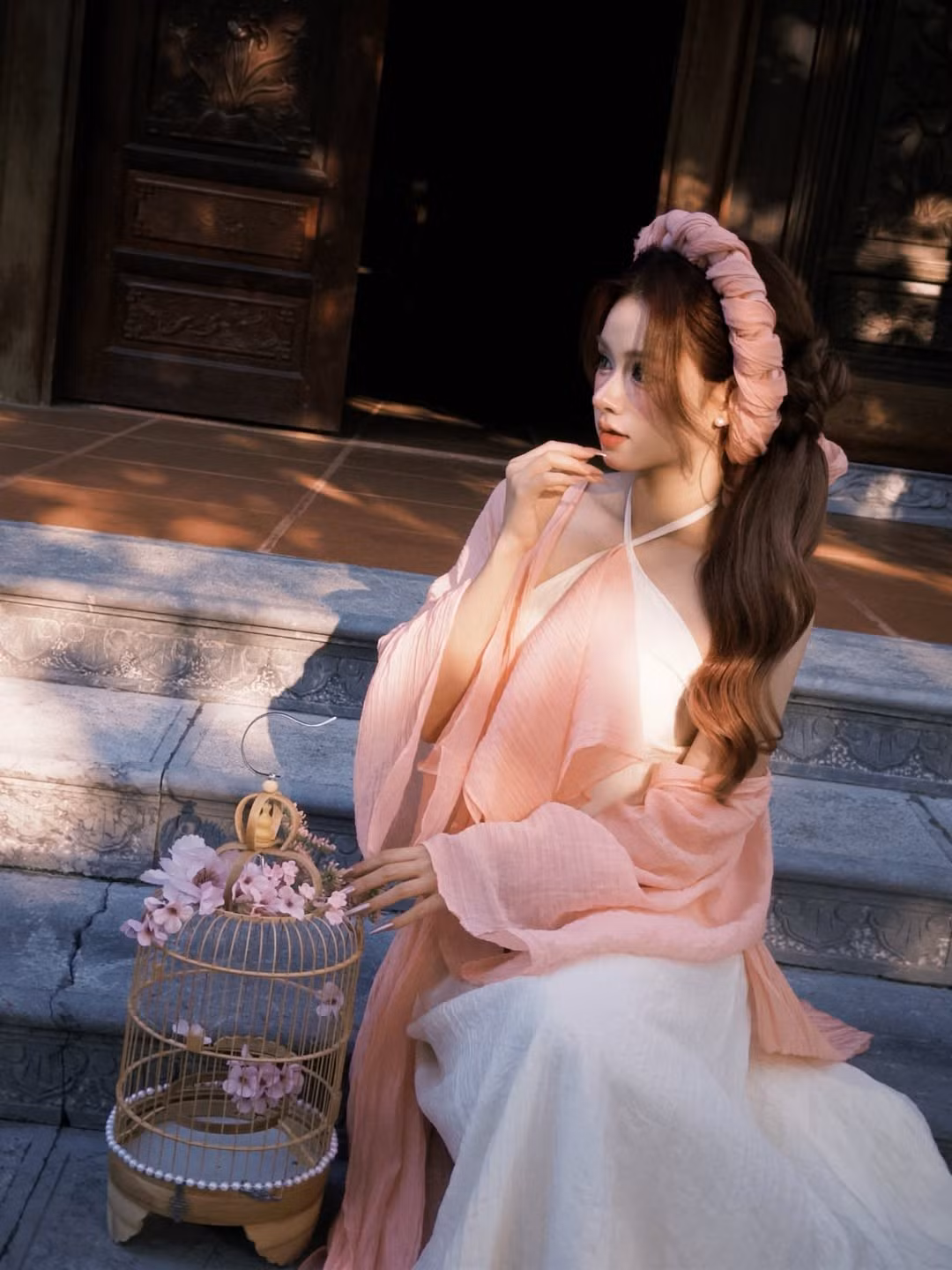 Bộ ảnh không chỉ là món quà dành tặng người hâm mộ mà còn là lời khẳng định về nhan sắc ngày càng thăng hạng của "hot girl quân sự" năm nào. (Ảnh: IGNV)