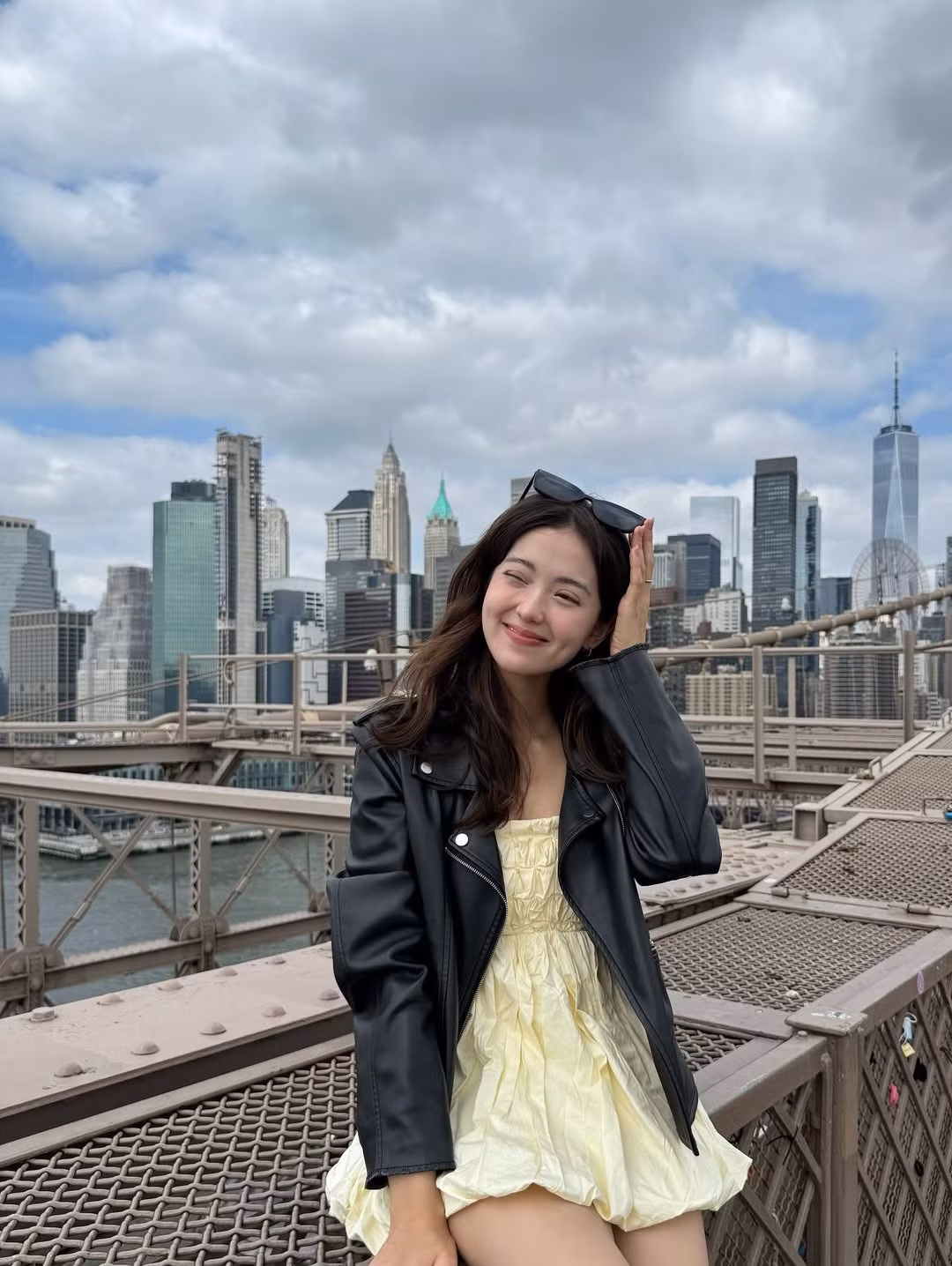 Nụ cười tươi tắn và ánh mắt hiền hòa chính là "vũ khí" bí mật giúp Alissa Hồ "đốn tim" người đối diện ngay từ cái nhìn đầu tiên.