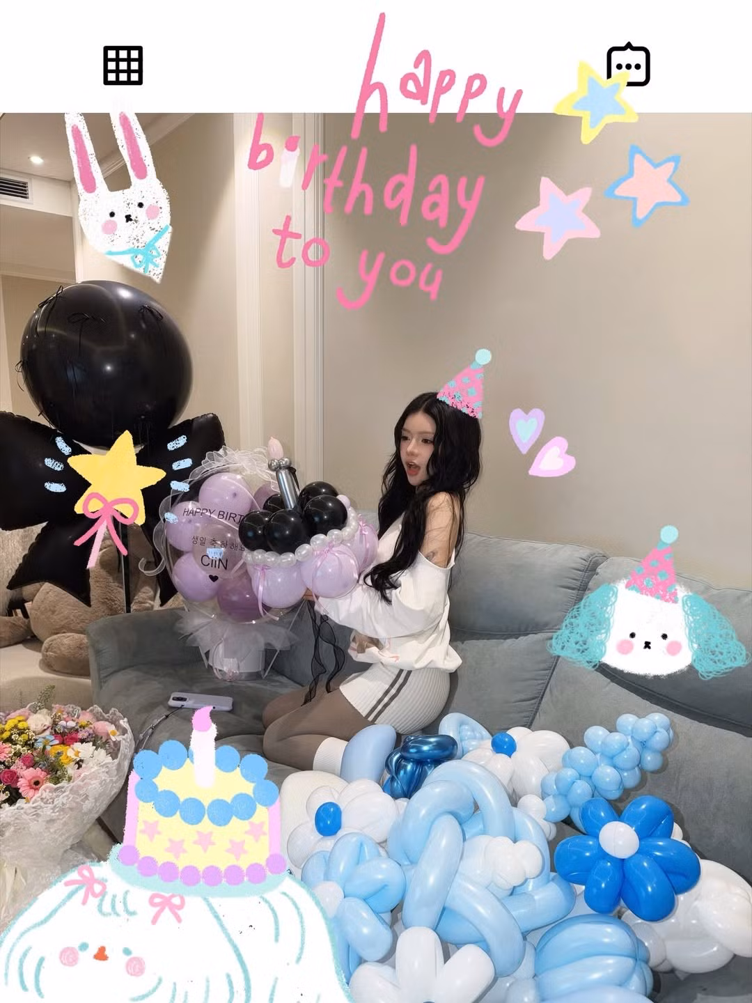 Ciin thể hiện nhiều sắc thái cảm xúc, từ dịu dàng cầm bánh kem, trầm tư bên ngọn nến, đến vui tươi tạo dáng bên bó hoa khổng lồ. (Ảnh: IGNV)