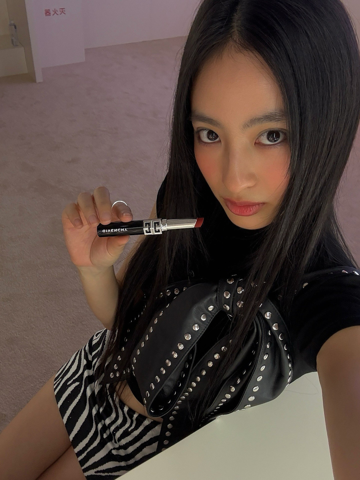 Về phong cách, Dương Minh Ngọc thường ưu ái diện item cơ bản, không quá cầu kỳ nhưng luôn biết cách phối khéo để tạo nên tổng thể thời thượng, tinh tế.