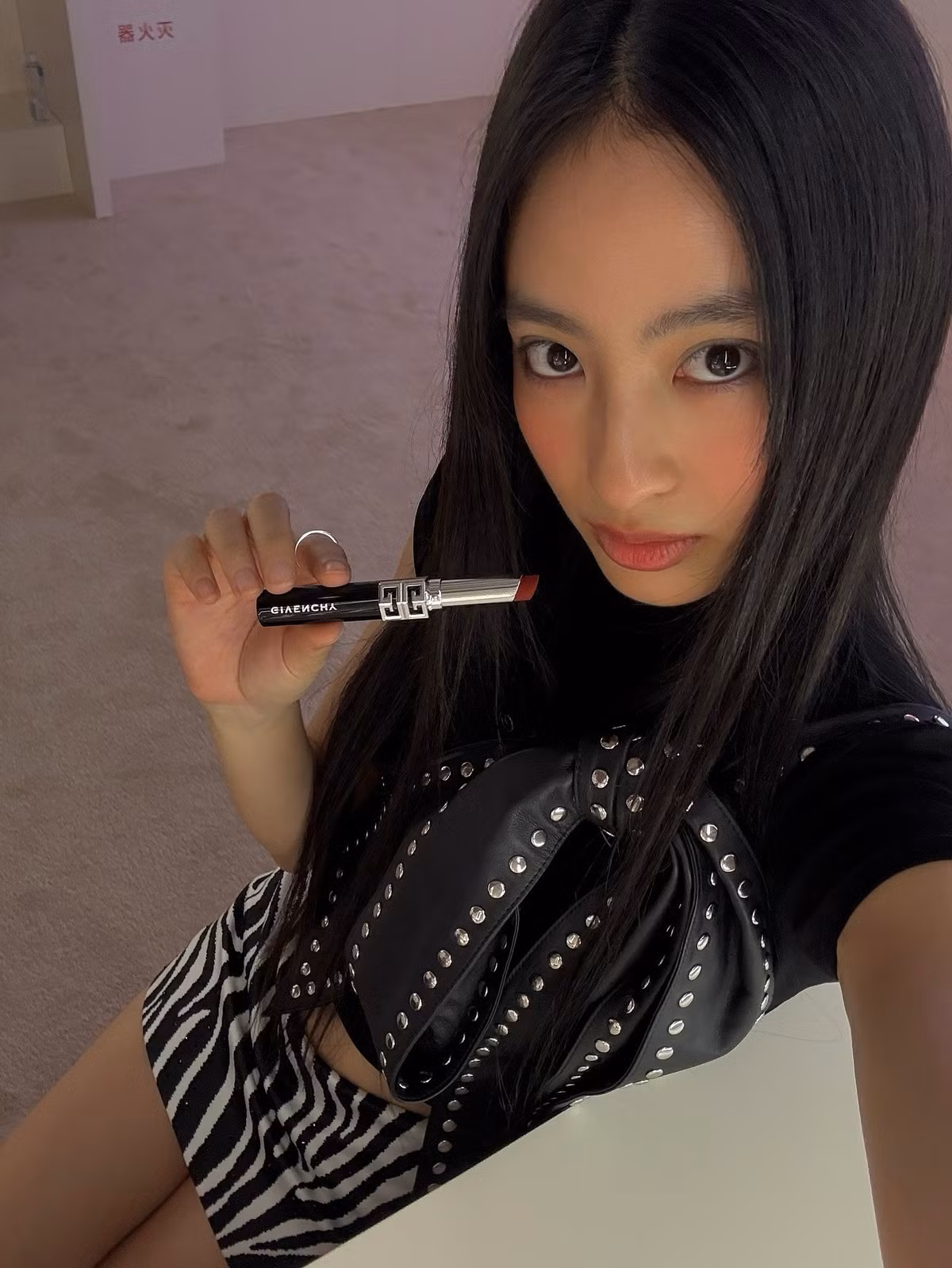 Về phong cách, Dương Minh Ngọc thường ưu ái diện item cơ bản, không quá cầu kỳ nhưng luôn biết cách phối khéo để tạo nên tổng thể thời thượng, tinh tế.