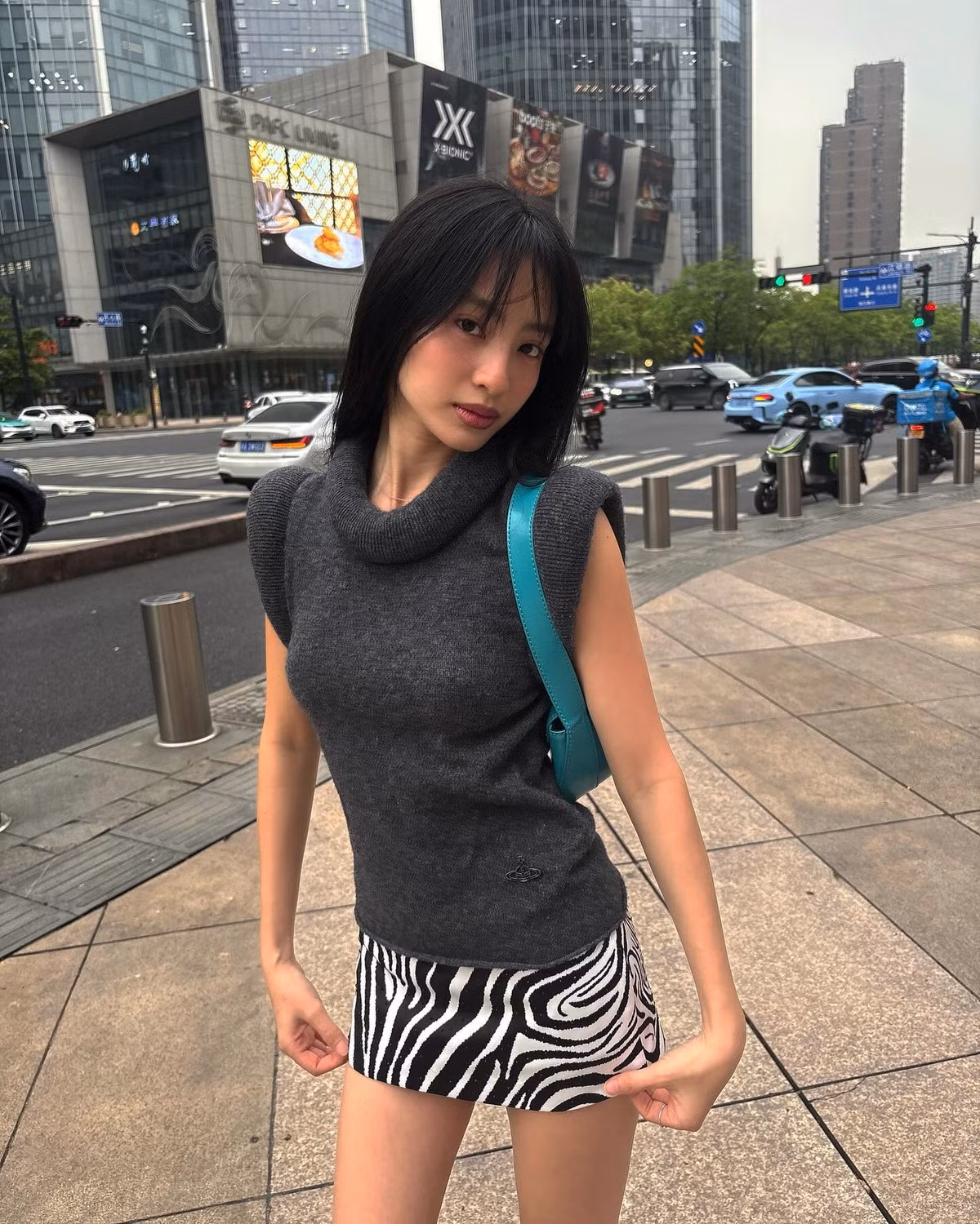 Những "item" được nàng mẫu diện luôn được người theo dõi săn lùng, tìm kiếm địa chỉ để được sở hữu.