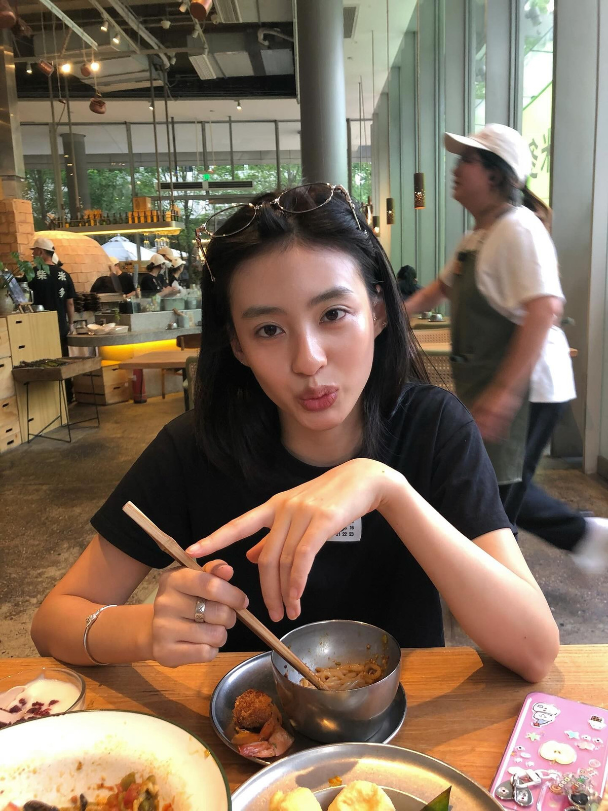 Không chỉ vậy, Minh Ngọc cũng từng gây chú ý khi được đề cử vào Danh sách 100 gương mặt đẹp nhất thế giới (năm 2020) của TC Candler.