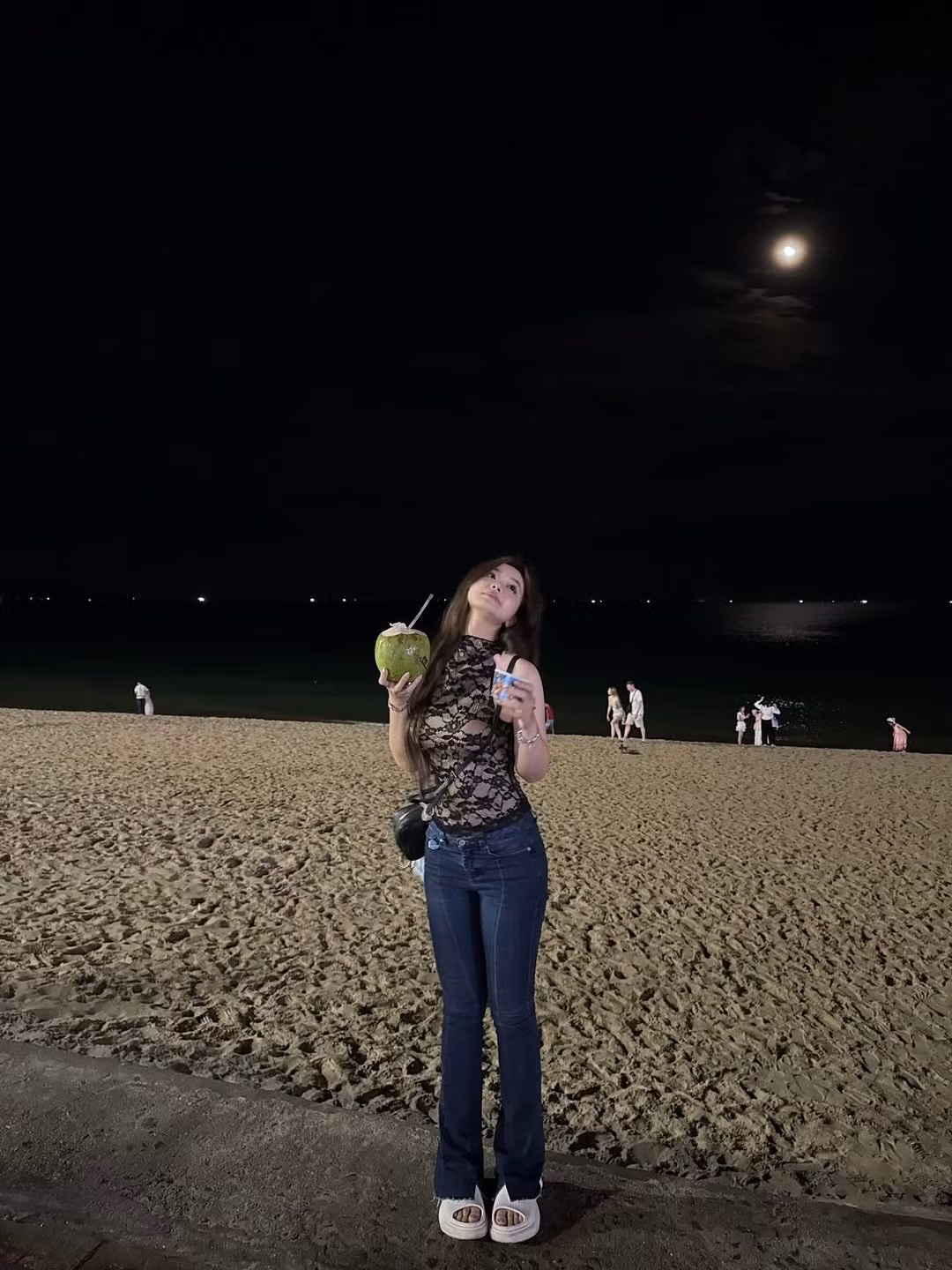 Bộ ảnh đã thu hút hàng chục nghìn lượt tương tác chỉ trong thời gian ngắn. Nhiều người hâm mộ đã để lại bình luận khen ngợi vóc dáng "cực phẩm" của Pô và bày tỏ sự ngưỡng mộ trước sự tự tin của cô. (Ảnh: Instagram @too.polang.3)