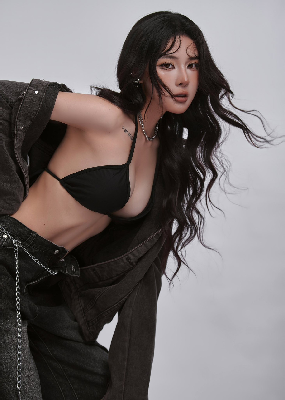 Bích Hạnh từng là hot gymer nổi tiếng. Ngoài công việc thẩm mỹ, cô nàng quê Nam Định còn là cổ đông của một số nhà hàng và quán cà phê tại Nam Định và Hà Nội.