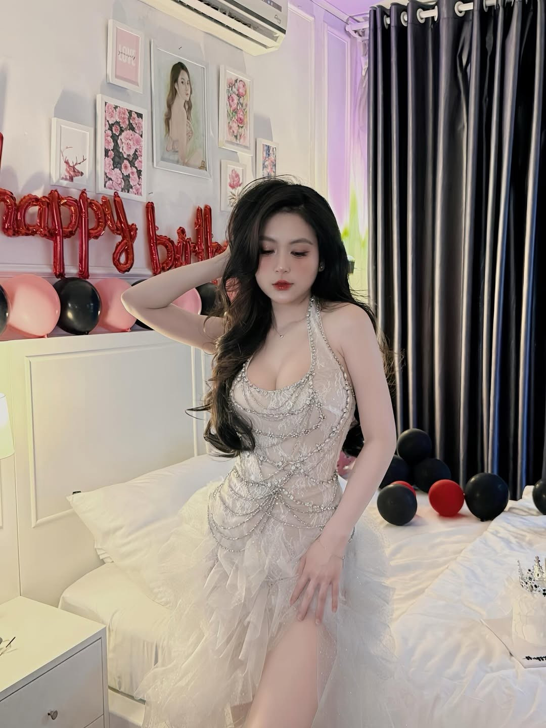 Trang Facebook cá nhân của cô có hơn 500 nghìn lượt theo dõi. Kênh TikTok cá nhân có 61.4 triệu lượt yêu thích và 3,6 triệu lượt theo dõi. Các video của Trân Trần đều có hàng trăm nghìn đến hàng triệu lượt xem. (Ảnh: IGNV)