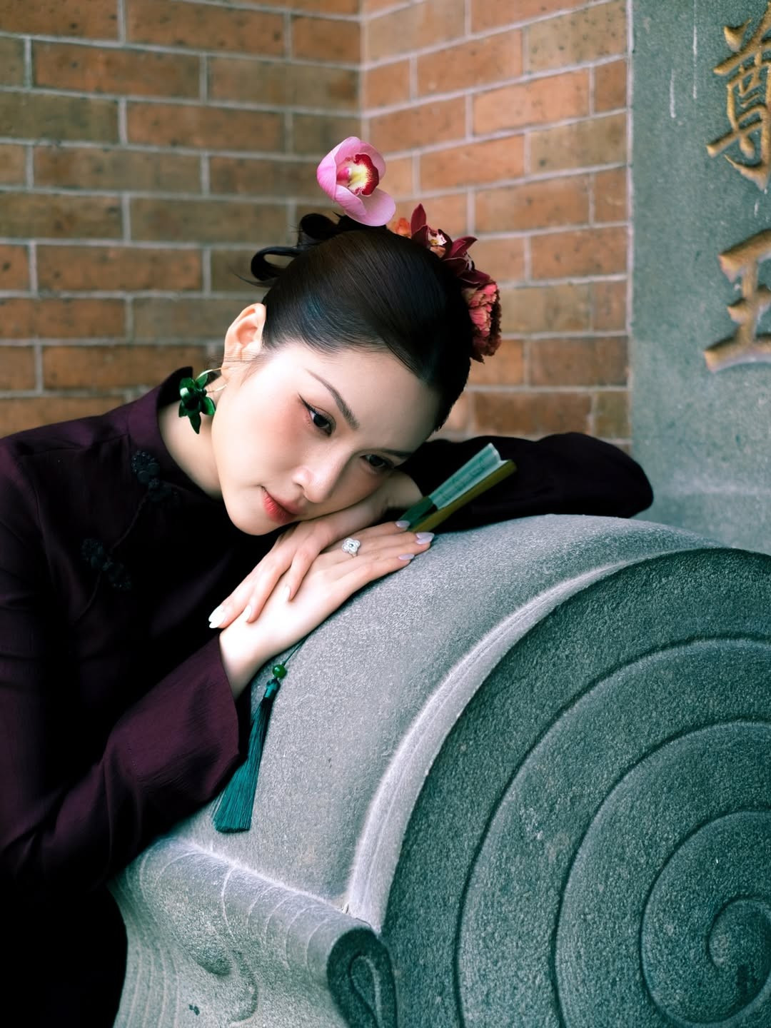 Về phong cách sống, cô nàng đại diện cho hình mẫu phụ nữ hiện đại: độc lập, năng lượng và luôn biến hóa không ngừng. Dù bận rộn với lịch trình dày đặc, Thanh Thanh Huyền vẫn giữ được lối sống tích cực, thường xuyên chia sẻ những khoảnh khắc đời thường gần gũi nhưng không kém phần sang chảnh. (Ảnh: IGNV)