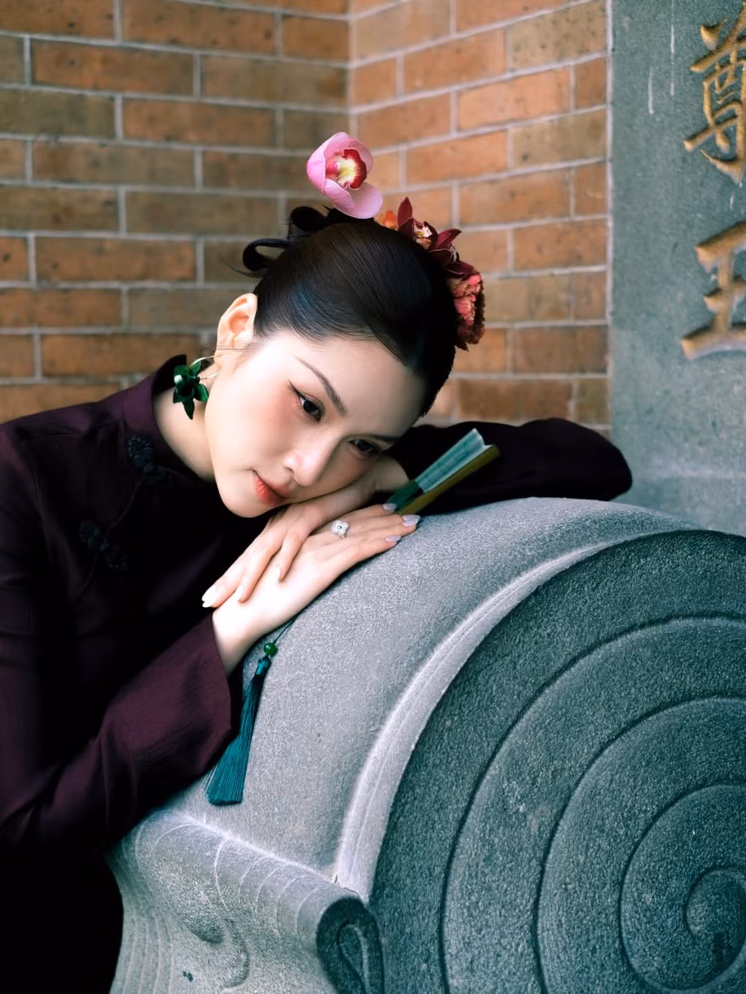 Về phong cách sống, cô nàng đại diện cho hình mẫu phụ nữ hiện đại: độc lập, năng lượng và luôn biến hóa không ngừng. Dù bận rộn với lịch trình dày đặc, Thanh Thanh Huyền vẫn giữ được lối sống tích cực, thường xuyên chia sẻ những khoảnh khắc đời thường gần gũi nhưng không kém phần sang chảnh. (Ảnh: IGNV)