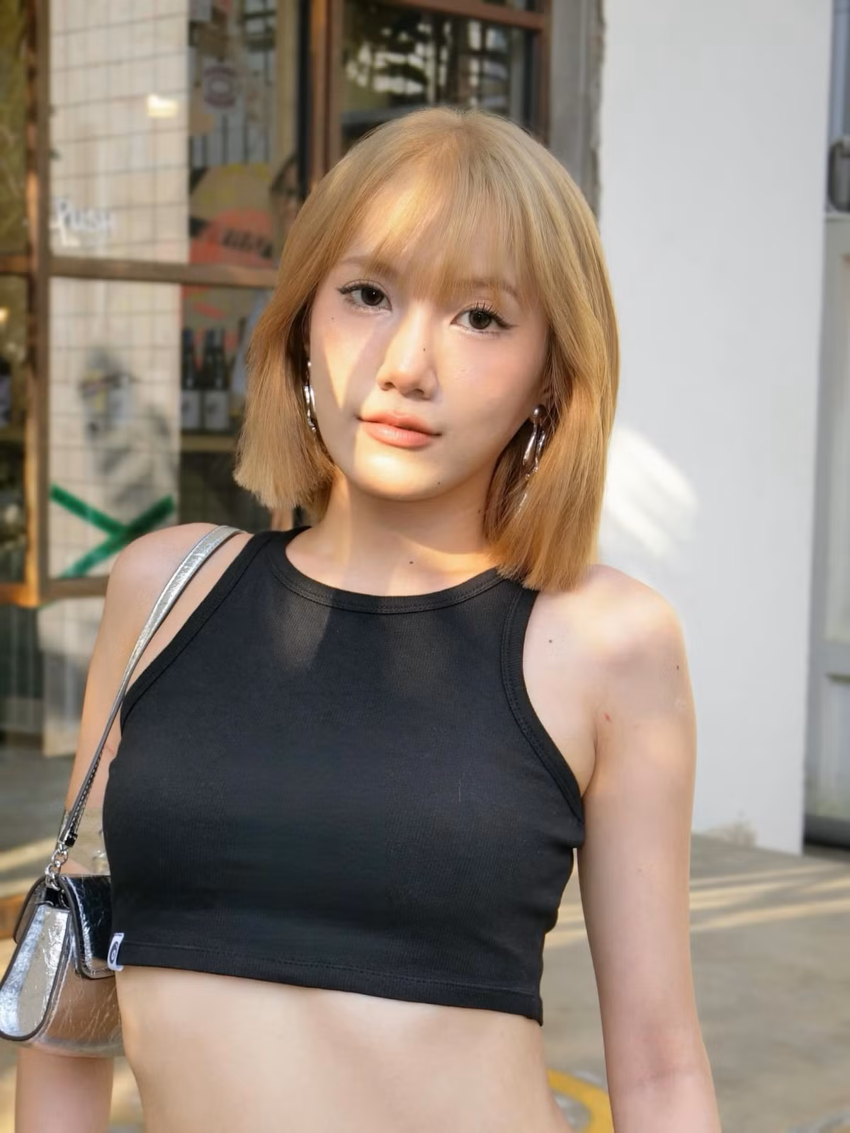 Từng là thành viên của nhóm nhạc LIME với phong cách đậm chất Hàn Quốc, Emma hiện là ca sĩ, VJ và nhà sáng tạo nội dung với hơn 1,4 triệu lượt theo dõi trên mạng xã hội .