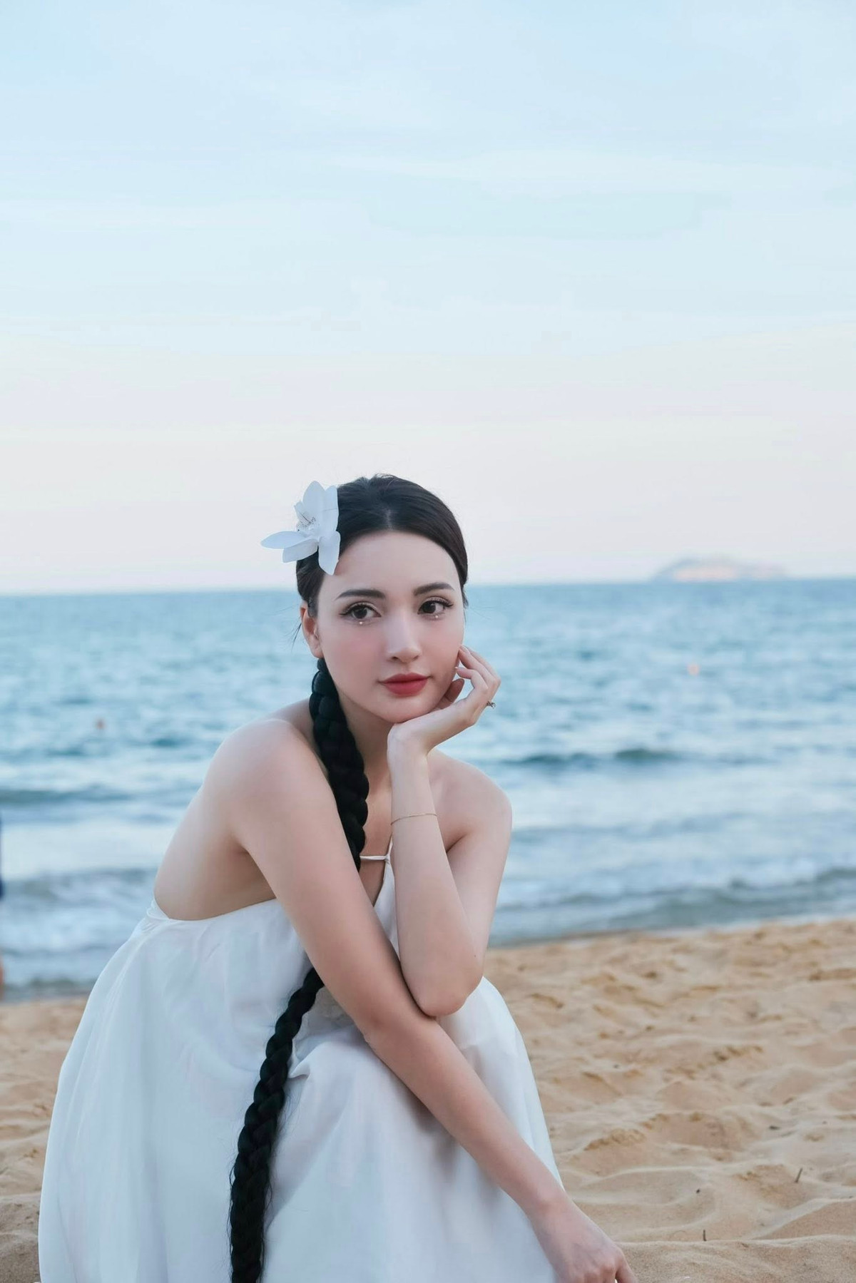 Nữ diễn viên theo đuổi phong cách thanh lịch, nữ tính. Nhờ thân hình chuẩn chỉnh cùng chiều cao lý tưởng nên cô nàng cân được nhiều thiết kế khác nhau. (Ảnh: FBNV)