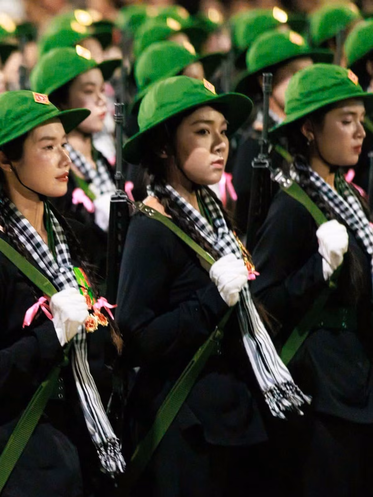 Hiện tại Thư đang làm stylist cho các nghệ sĩ nổi tiếng, đồng thời cũng là chủ 2 quán cà phê tại TP HCM. (Ảnh: Fb An Thư Đồng)