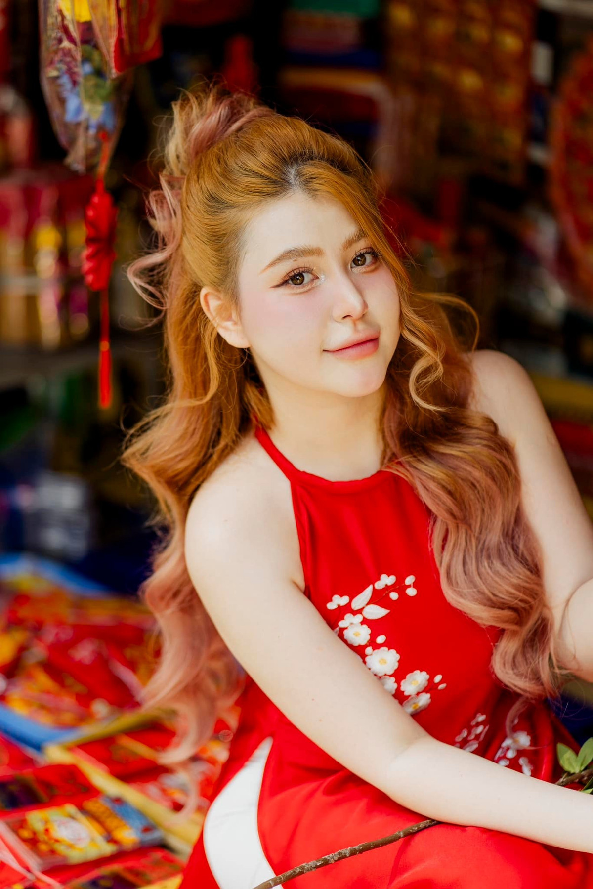 Theo đuổi hình tượng gợi cảm theo hướng phương Tây, cô không ngại diện những bộ cánh táo bạo, khoe trọn đường cong nóng bỏng. (Ảnh: IGNV)