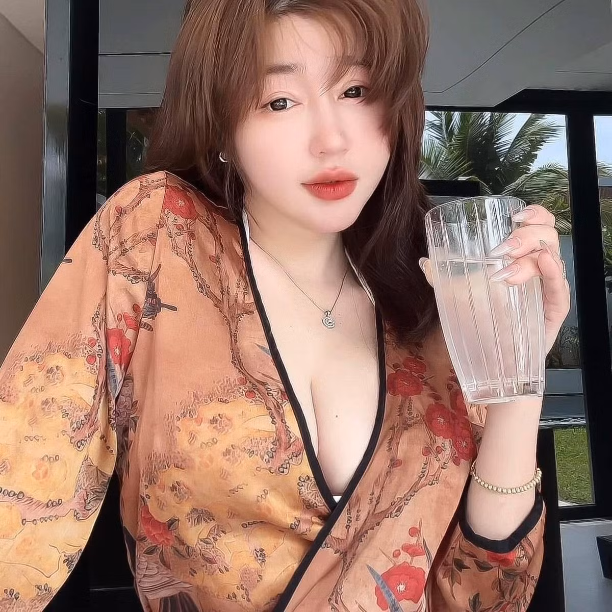 Dù đã bước sang tuổi 37 nhưng Elly Trần vẫn giữ được nhan sắc rạng rỡ và sức hút đặc biệt. (Ảnh: FBNV)