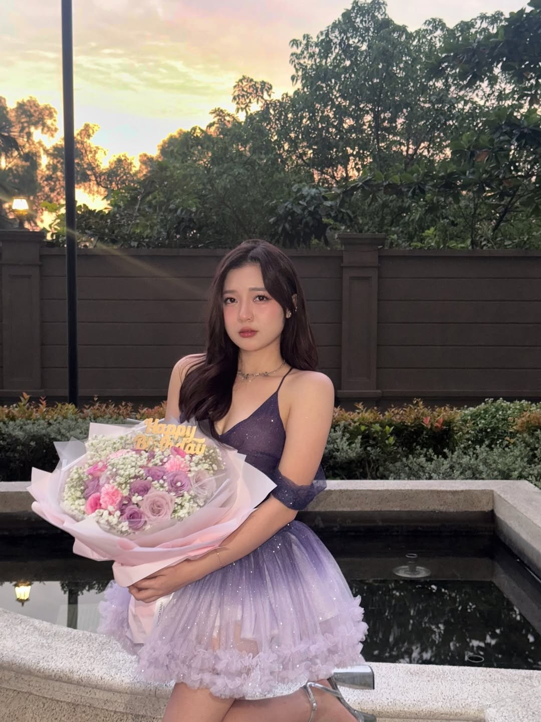 Phương Thảo được biết đến là một trong những gương mặt MC trẻ và tài năng của Đài Truyền hình Việt Nam (VTV), từng dẫn dắt nhiều chương trình như VTV Kết nối, Chuyện đêm muộn... Gần đây, cô còn là một trong những MC Esports nổi bật và được yêu thích nhất. (Ảnh: IGNV)