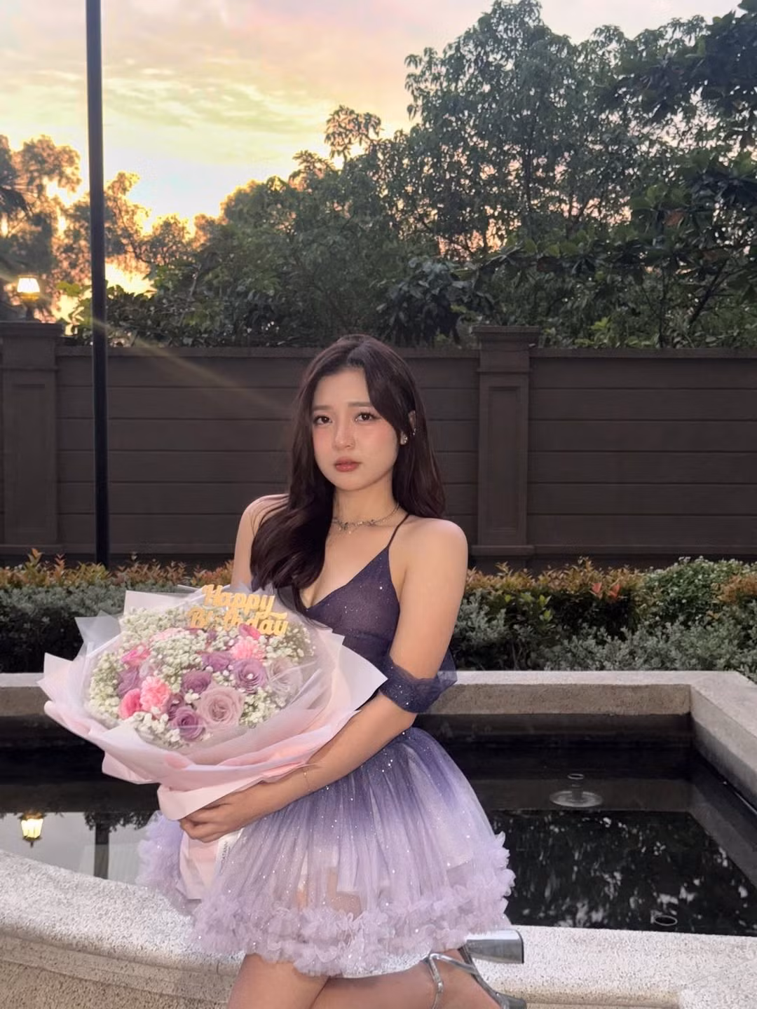 Phương Thảo được biết đến là một trong những gương mặt MC trẻ và tài năng của Đài Truyền hình Việt Nam (VTV), từng dẫn dắt nhiều chương trình như VTV Kết nối, Chuyện đêm muộn... Gần đây, cô còn là một trong những MC Esports nổi bật và được yêu thích nhất. (Ảnh: IGNV)