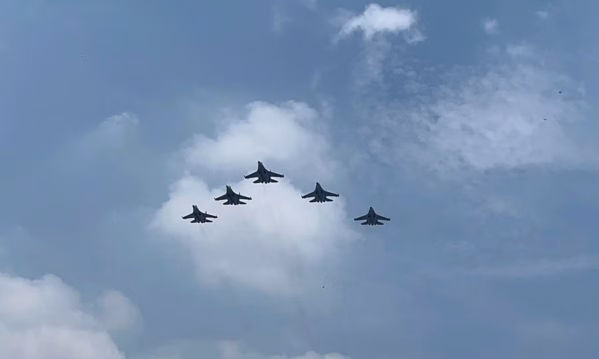 Thời gian qua, các máy bay thuộc Quân chủng Phòng không - Không quân miệt mài luyện tập để chuẩn bị cho lễ diễu binh, diễu hành sắp tới. (Ảnh: Tổng hợp)