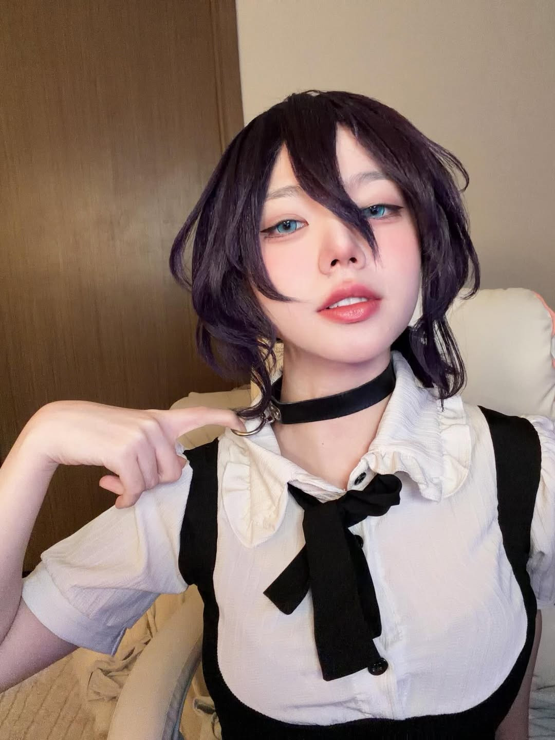 Vốn nổi tiếng với hình ảnh một MC năng động, hài hước và đôi khi là những phát ngôn "vô tri" khiến fan dở khóc dở cười, Remind lần này đã có một màn hóa thân cực kỳ nghiêm túc và ấn tượng thành nhân vật Reze (Quỷ Bom) trong siêu phẩm Chainsaw Man, khoe vẻ đẹp vừa ngọt ngào vừa đầy bí ẩn. (Ảnh: IGNV)