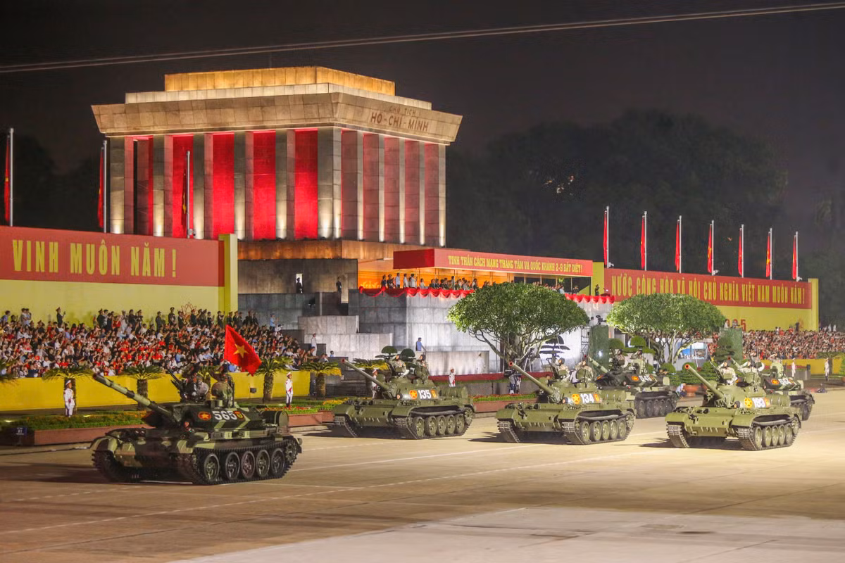 Quy mô của buổi sơ duyệt tương đương lễ chính thức. Về tổ chức lực lượng, có 6 lực lượng tham gia diễu binh, diễu hành, gồm lực lượng rước đuốc truyền thống và tiêu binh đài lửa; lực lượng pháo lễ; lực lượng không quân bay chào mừng.