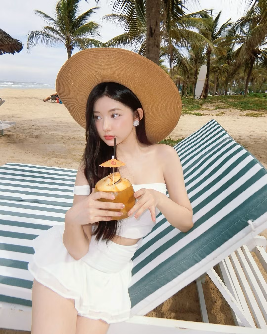 Quỳnh Trương tựa như cô công chúa nhỏ mang vẻ đẹp thanh thuần, dịu dàng.