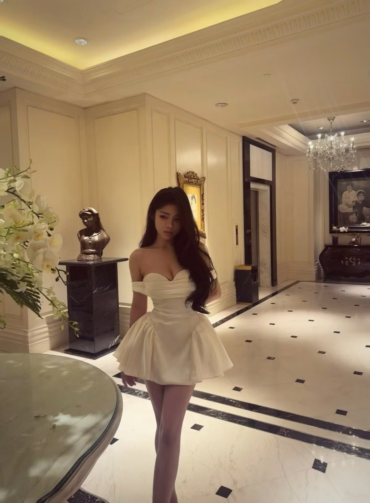 Sinh năm 2002 và đến từ Hạ Long, Quảng Ninh, cô nhanh chóng nổi lên và trở thành một trong những hot girl Gen Z có sức ảnh hưởng. (Ảnh: FBNV)