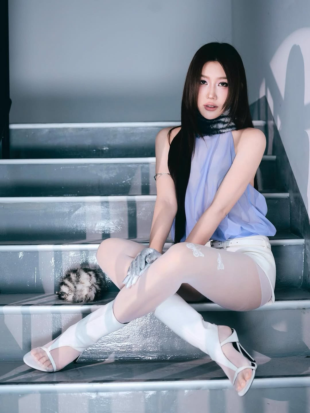 Không cần khoe da thịt hay chơi chiêu “hở bạo” để gây chú ý, Thúy Ngân vẫn dễ dàng chiếm trọn spotlight với phong cách thời trang hiện đại, cuốn hút khi xuất hiện tại một sự kiện thời trang gần đây.