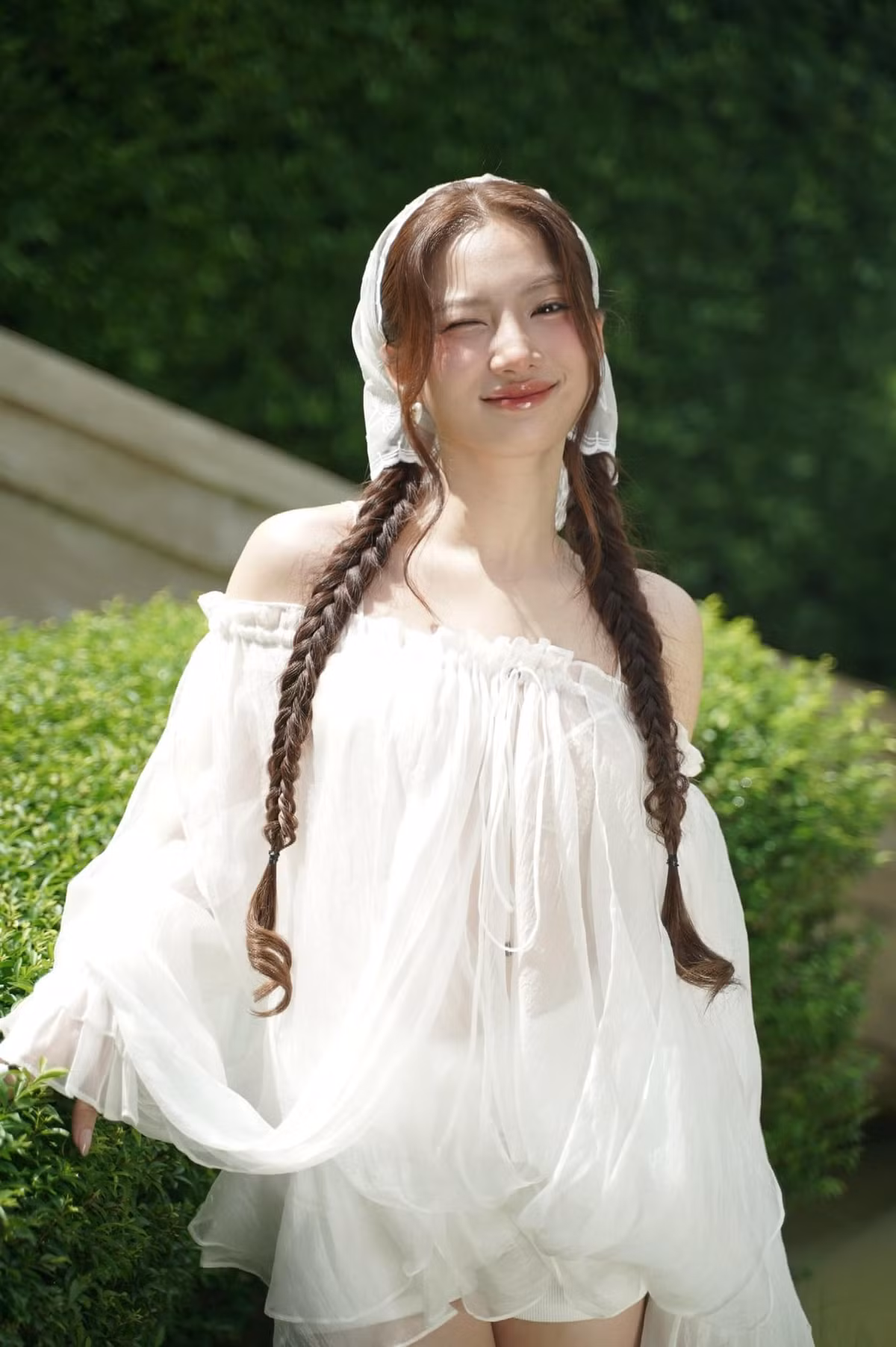 Cô thường xuyên đăng tải các video bật mí những "bí mật" trong nghề vàng, giải đáp thắc mắc của người xem về cách mua bán, tính toán, định lượng vàng một cách dễ hiểu và duyên dáng.