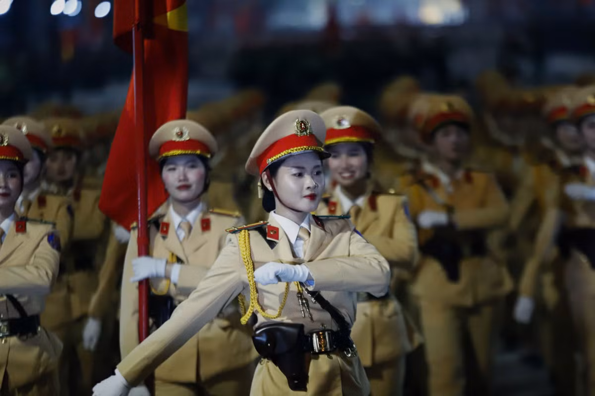 Trong dịp 2/9, TP Hà Nội triển khai lắp đặt 20 màn hình LED cỡ lớn tại 19 địa điểm công cộng trọng điểm để phục vụ nhân dân. Các màn hình LED sẽ phát sóng trực tiếp lễ diễu binh, diễu hành cùng nhiều chương trình văn hóa, nghệ thuật, phim tư liệu lịch sử... giúp người dân và du khách dễ dàng theo dõi sự kiện trọng đại của đất nước.