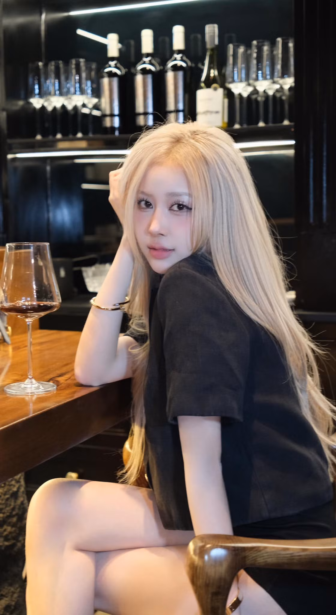 Đặc biệt, phong cách thời trang của Huyền Diệu cũng mang hơi hướng "sang chảnh" giống như main vocal của BlackPink. (Ảnh: IGNV)