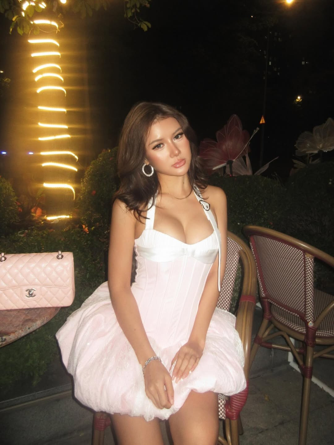 Nếu là một tín đồ của TikTok, chắc hẳn không ai còn lạ lẫm với cái tên Xuân Ca. Từng là thành viên của nhóm nhạc đông dân SGO48, nhưng phải đến khi rẽ hướng sang sáng tạo nội dung trên mạng xã hội, Xuân Ca mới thực sự bùng nổ. (Ảnh: IGNV)