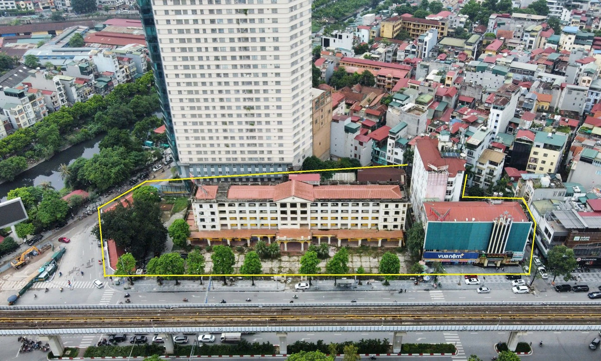 Khu đất có diện tích hơn 6.000 m2, vừa được đưa vào danh sách thí điểm xây nhà nhà ở thương mại. Dự kiến nơi đây sẽ xây dựng dự án khu phức hợp cao tầng, có tên thương mại là Oriental Legend Hà Đông, tổng mức đầu tư hơn 2.400 tỷ đồng.