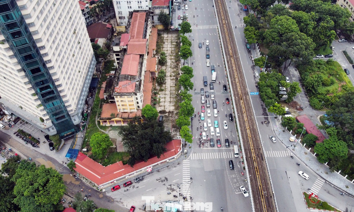 Theo giới thiệu, dự án Oriental Legend Hà Đông do Công ty CP Khách sạn Du lịch Sông Nhuệ (Công ty Sông Nhuệ) làm chủ đầu tư, dự kiến thực hiện trong giai đoạn 2025 - 2030. Đây cũng là công ty sở hữu Khách sạn Sông Nhuệ. Công ty Sông Nhuệ được thành lập từ năm 2007, ngành kinh doanh chính là dịch vụ lưu trú ngắn ngày.