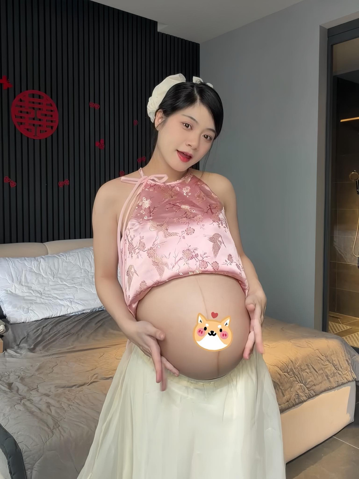 Trong suốt quá trình mang thai, Bống Nam Phương vẫn giữ được phong độ nhan sắc đỉnh cao, khiến nhiều người phải xin "vía" vì quá xinh đẹp. (Ảnh: FBNV)