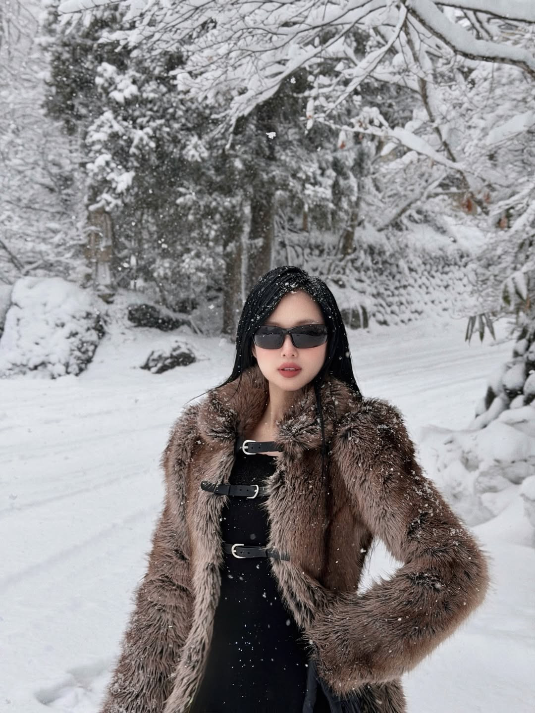 Trước đó, Tâm Tít cũng gây chú ý với những hình ảnh check-in giữa khung cảnh tuyết trắng xóa khiến người đối diện phải thốt lên "đẹp hơn cả AI". (Ảnh: IGNV)