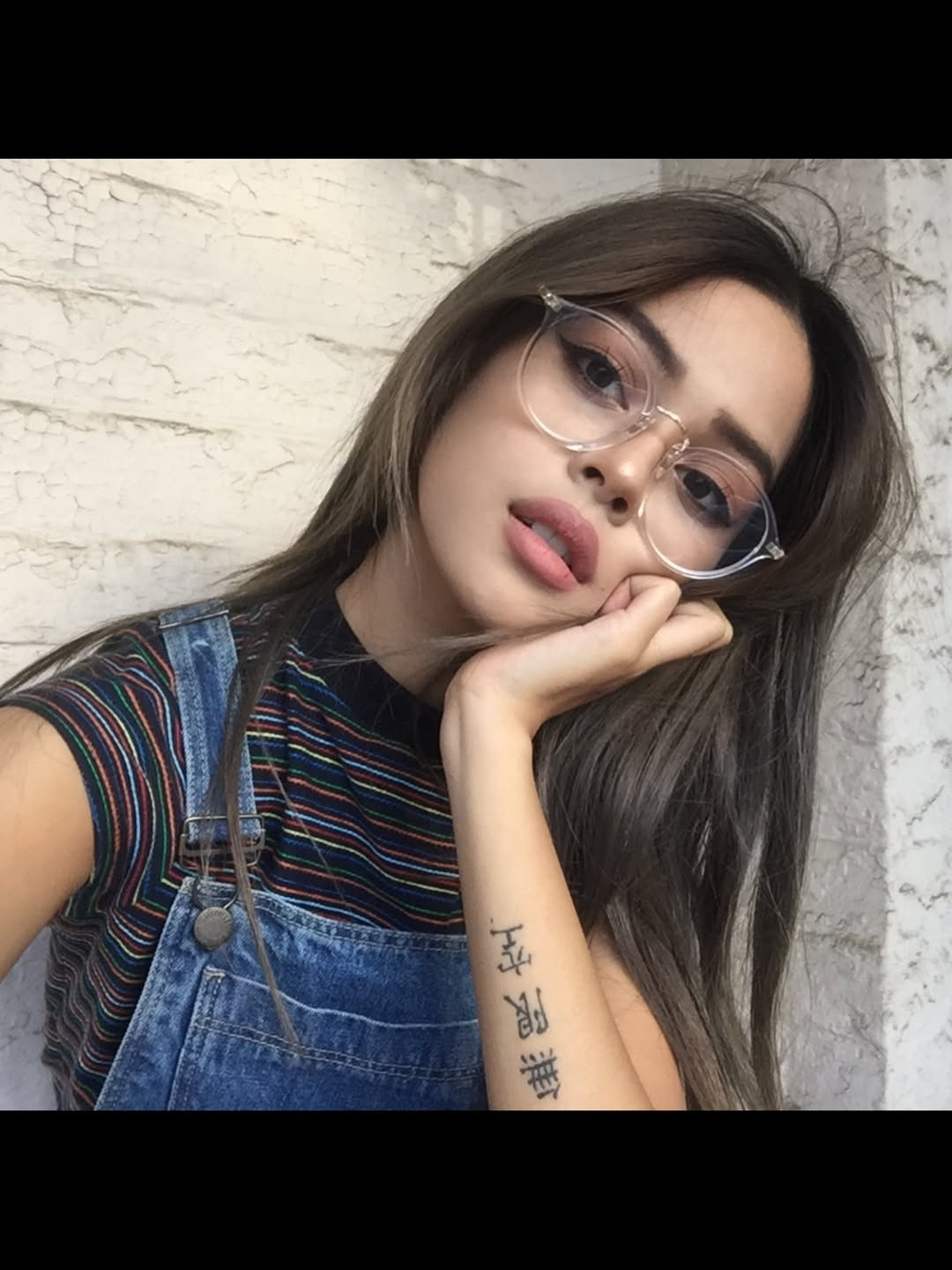 Dù chỉ cao khoảng 1m50, Lily luôn biết cách phối đồ (crop-top, quần cạp cao) để trông như một siêu mẫu. Mỗi bức ảnh của cô thời điểm đó dễ dàng nhận về hàng trăm nghìn lượt yêu thích, đưa cô trở thành một trong những Influencer đời đầu có sức ảnh hưởng lớn nhất. (Ảnh: IGNV)