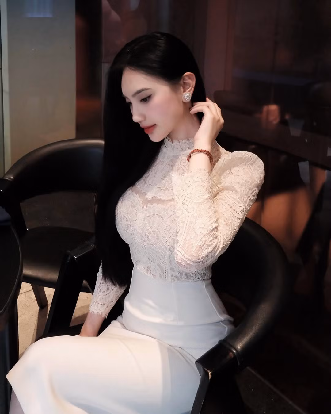 Phương Anh hiện cũng đang cộng tác cho một số chương trình VTV, ngoài ra cô nàng còn là mẫu ảnh cho nhiều nhãn hàng thời trang theo thiên hướng thanh lịch, nữ tính.