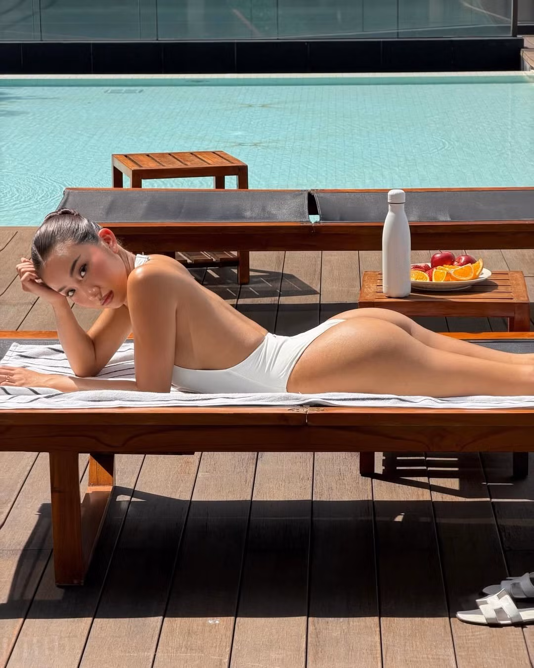 So với hình ảnh "chín ép" thời mới nổi tiếng, Huyền 2k4 ngày càng thăng hạng về nhan sắc. Chính phong cách phóng khoáng, gợi cảm đã làm nên nét riêng của cô nàng giữa "rừng" mỹ nhân Tiktok hiện tại. (Ảnh: IGNV)