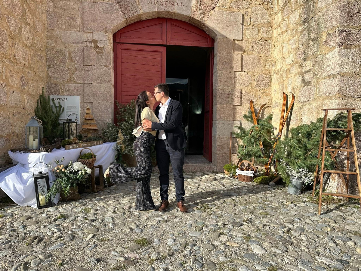 Bên cạnh những lời động viên, an ủi, cũng có không ít những ý kiến mỉa mai, soi xét về việc trước đây cô thường xuyên chia sẻ hình ảnh hạnh phúc, khoe được chồng yêu chiều. Đáp trả lại những điều này, Lâm Vy đã có một bài đăng thẳng thắn trên trang cá nhân. Cô khẳng định bản thân không sợ đàm tiếu hay những lời mỉa mai. Lâm Vy giải thích rõ lý do tan vỡ: "Vợ chồng mình thương nhau như gia đình, chỉ là mất cảm xúc trai gái nên chia tay".