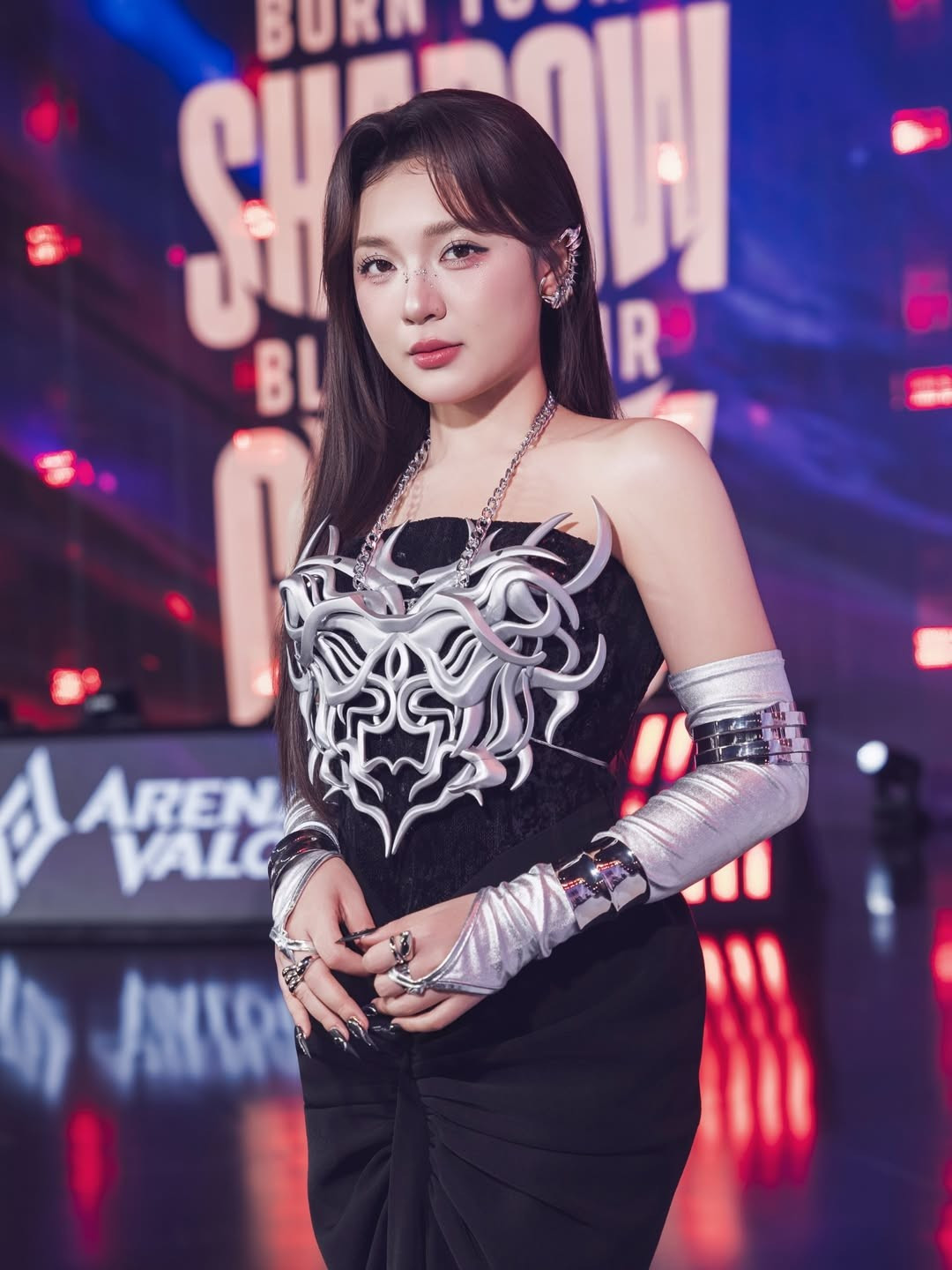 Với outfit độc đáo này, Phương Thảo đã chiếm trọn spotlight sân khấu bán kết, thu hút mọi ánh nhìn trong các phần phỏng vấn hậu trận đấu (Post-Match Interview). (Ảnh: IGNV)