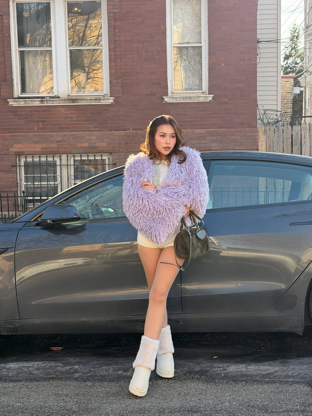 Mới đây, bộ ảnh check-in giữa trời tuyết của nàng blogger sinh năm 1997 đã nhanh chóng thu hút sự chú ý với phong cách "thời trang phang thời tiết" đầy ấn tượng. (Ảnh: IGNV)