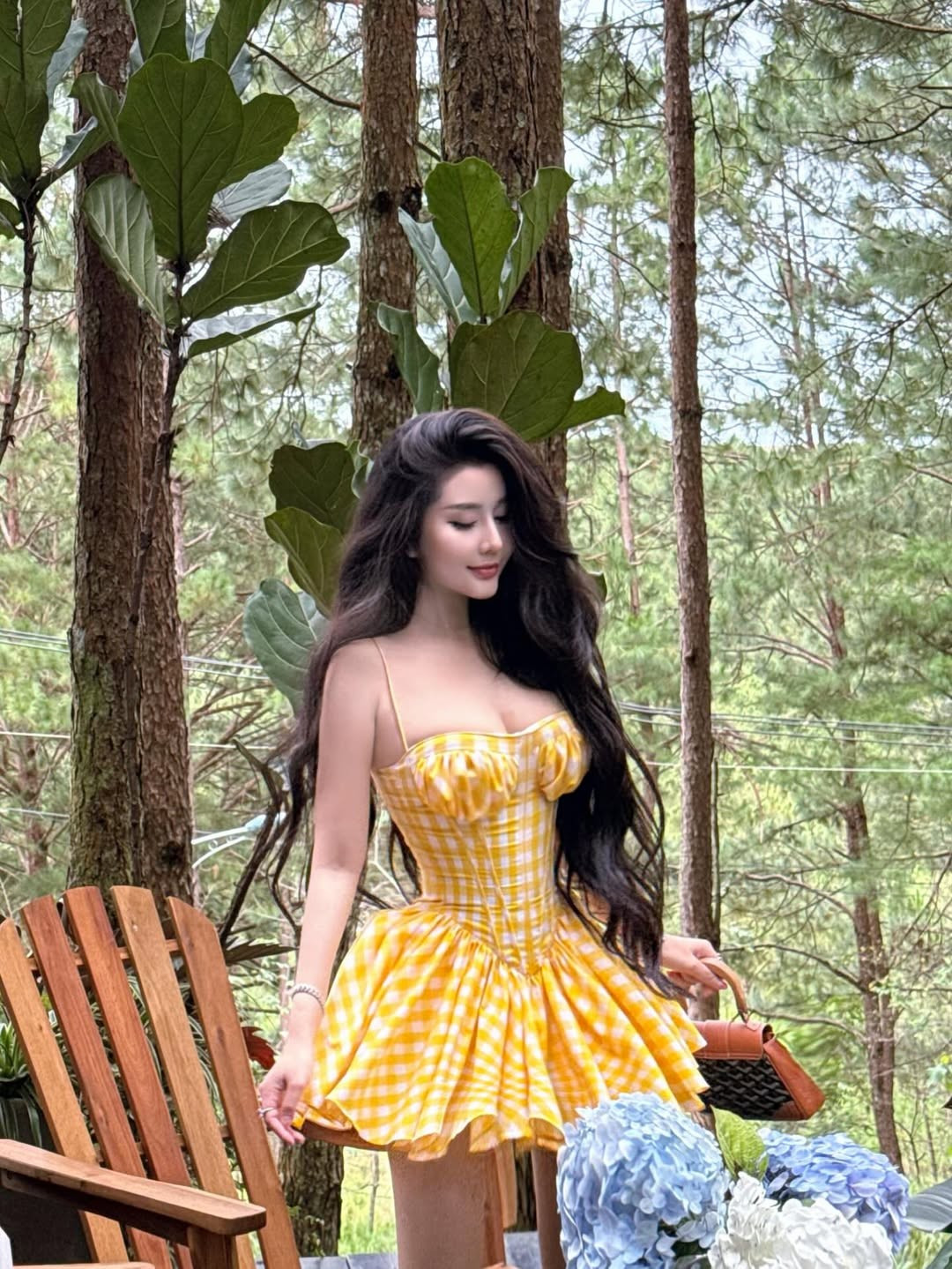 Không chỉ xinh đẹp, Ngọc Trân còn khiến nhiều người ngưỡng mộ khi sở hữu khối tài sản đáng nể. Cô đã sở hữu nhiều thương hiệu thời trang, mỹ phẩm riêng. (Ảnh: IGNV)