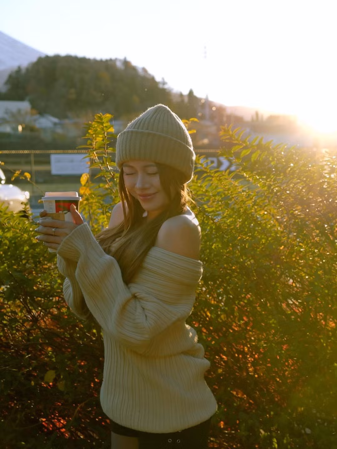 Dù là ảnh chụp toàn thân, cận cảnh, hay selfie, Việt Phương Thoa đều thể hiện thần thái tự tin, cuốn hút. (Ảnh: IGNV)