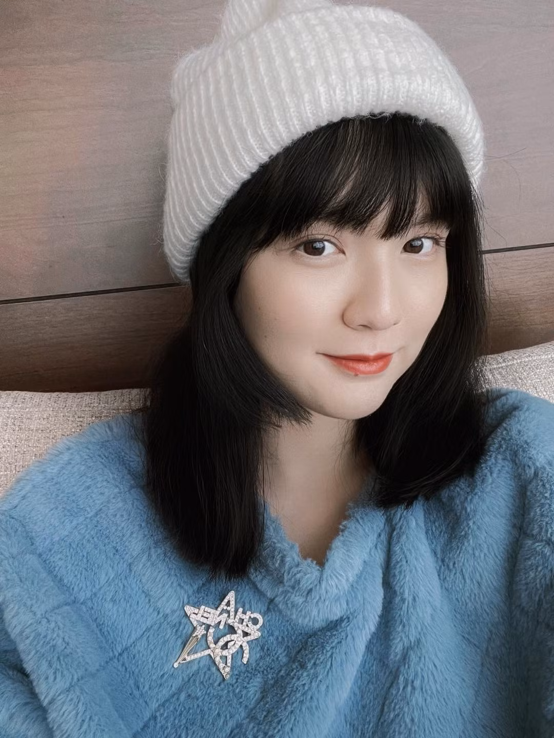 Nhiều người đã dành lời khen cho visual của cô nàng: "Tóc dài mãi là chân ái", "để tóc này nhé, giữ nhé, đừng đổi nữa nhé".