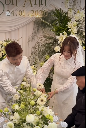 "Nửa kia" của Lyly Suri không ai khác chính là Soanh Trần (tên thật là Sơn Anh), một nam TikToker nổi tiếng với hàng triệu lượt theo dõi. Cặp đôi nhận được nhiều lời khen ngợi vì sự tương xứng về ngoại hình. (Ảnh: FBVN)